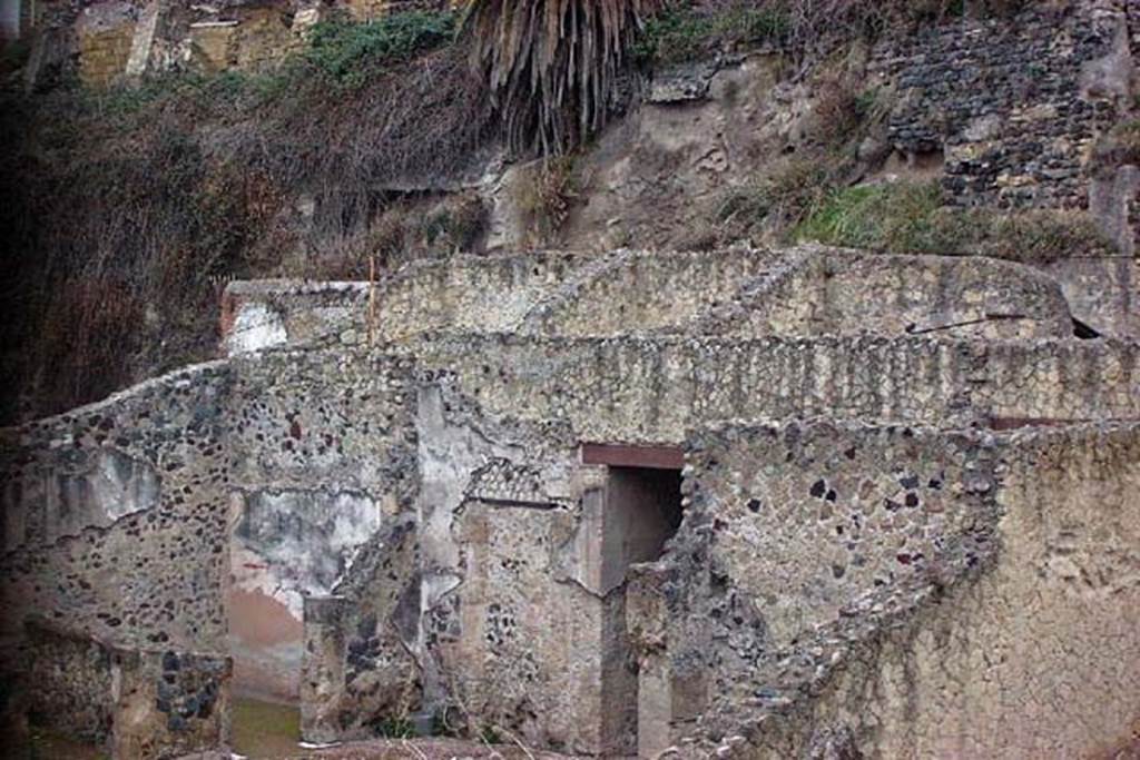 VI.13/11, Herculaneum. January 2002. Looking north-west towards the upper north facade of the atrium.
To the left, is the doorway to the cubiculum on the west side of the north-west corner of the atrium. Photo courtesy of Nicolas Monteix.